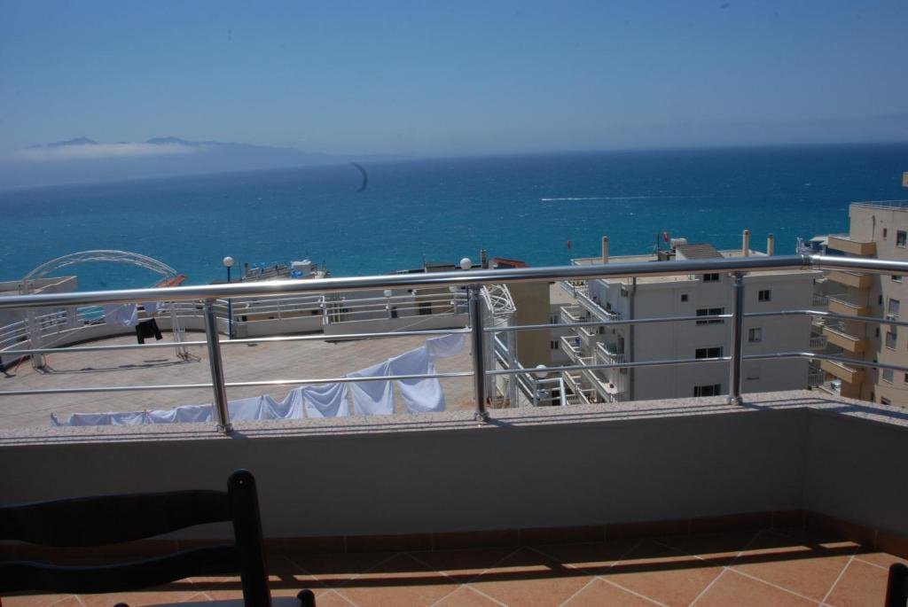Habitación triple Estándar con balcón y con vista al mar Hotel Summer