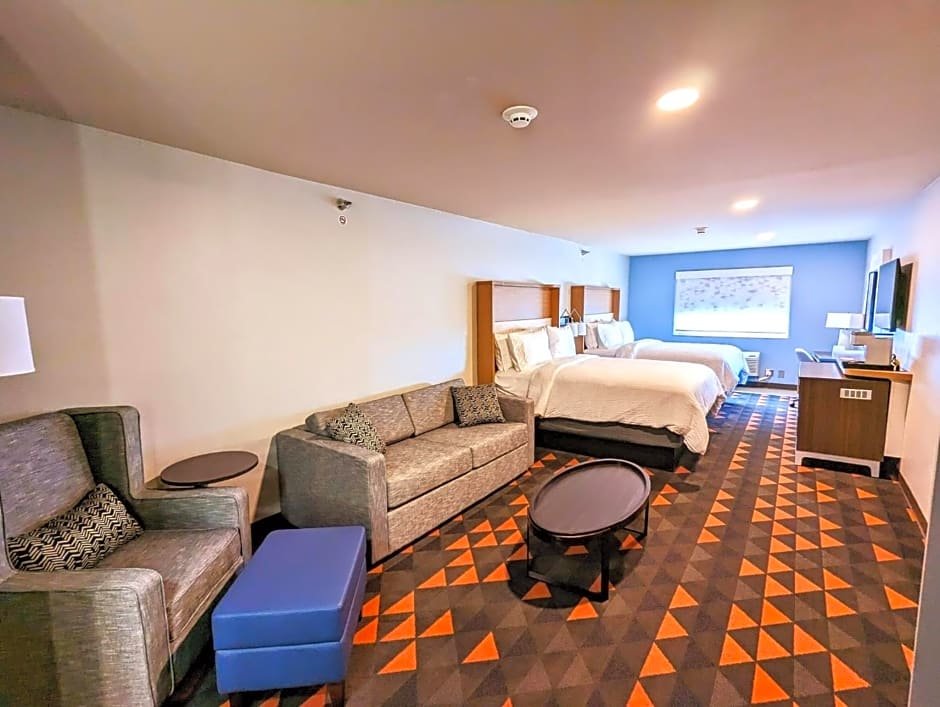Четырёхместный номер Premium Comfort Inn & Suites Kansas City Downtown