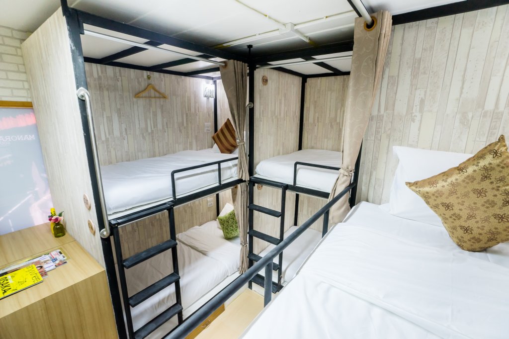 Кровать в общем номере (женский номер) Hostel At Thonglor
