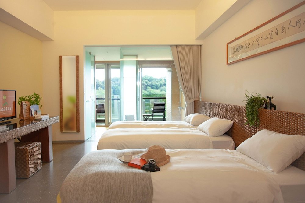 Четырёхместный номер Standard с балконом Luminous Hot Spring Resort & SPA
