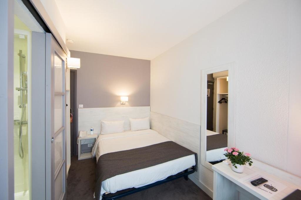 Economy Double room Hotel Cannes Croisette