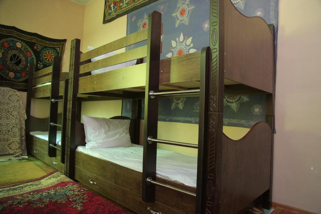Кровать в общем номере (мужской номер) Hostel Gulsara