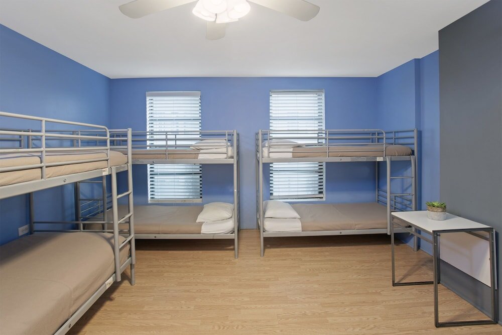 Кровать в общем номере (мужской номер) Chicago Parthenon Hostel