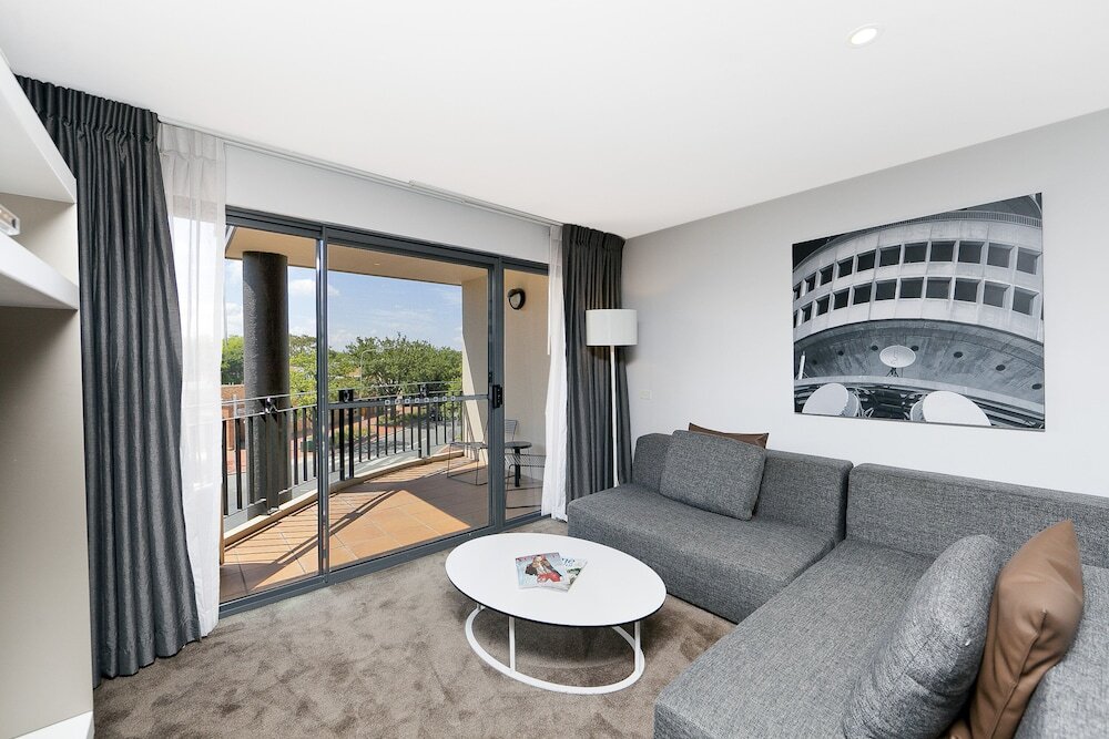 2 Bedrooms Apartment with balcony Astra Apartments - The Griffin