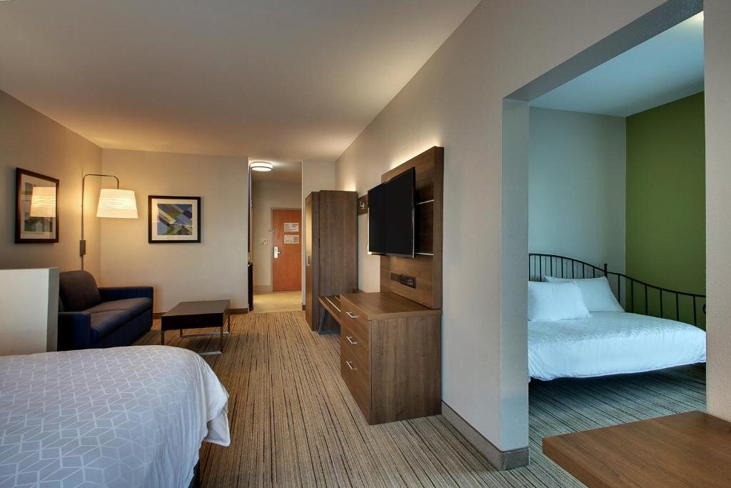 Люкс Holiday Inn Express Hotel & Suites Austell Powder Springs, an IHG Hotel
