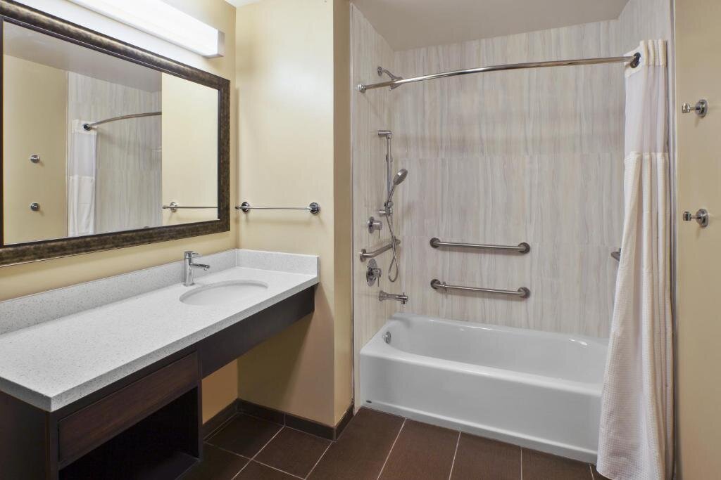 Двухместный номер Standard Staybridge Suites - Benton Harbor-St. Joseph, an IHG Hotel