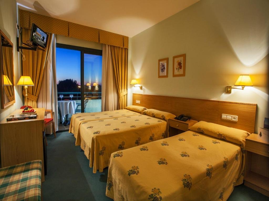 Standard Zimmer mit Balkon und mit Poolblick Hotel Oca Vermar