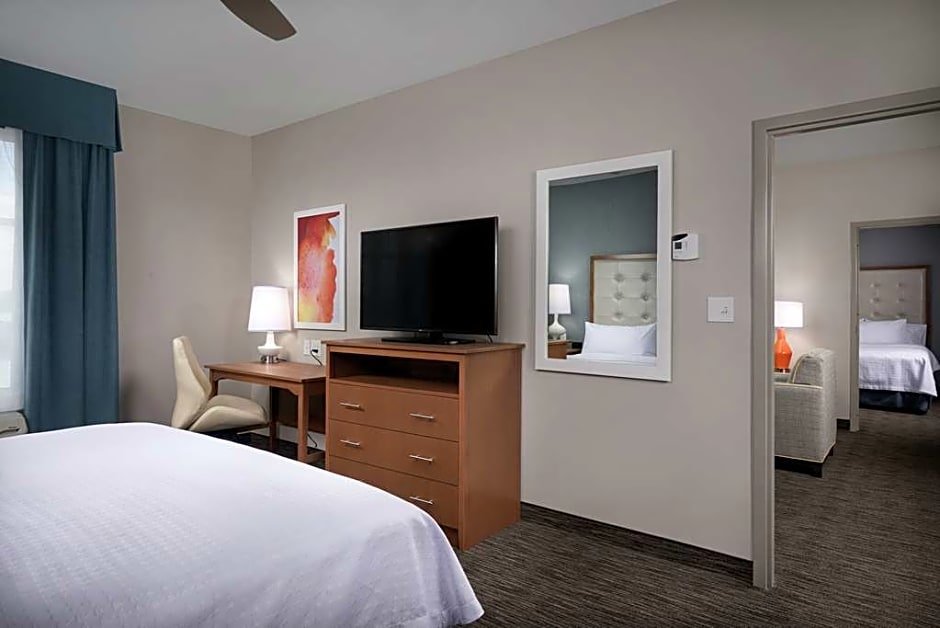 Двухместный люкс с 2 комнатами Homewood Suites By Hilton Cincinnati Midtown