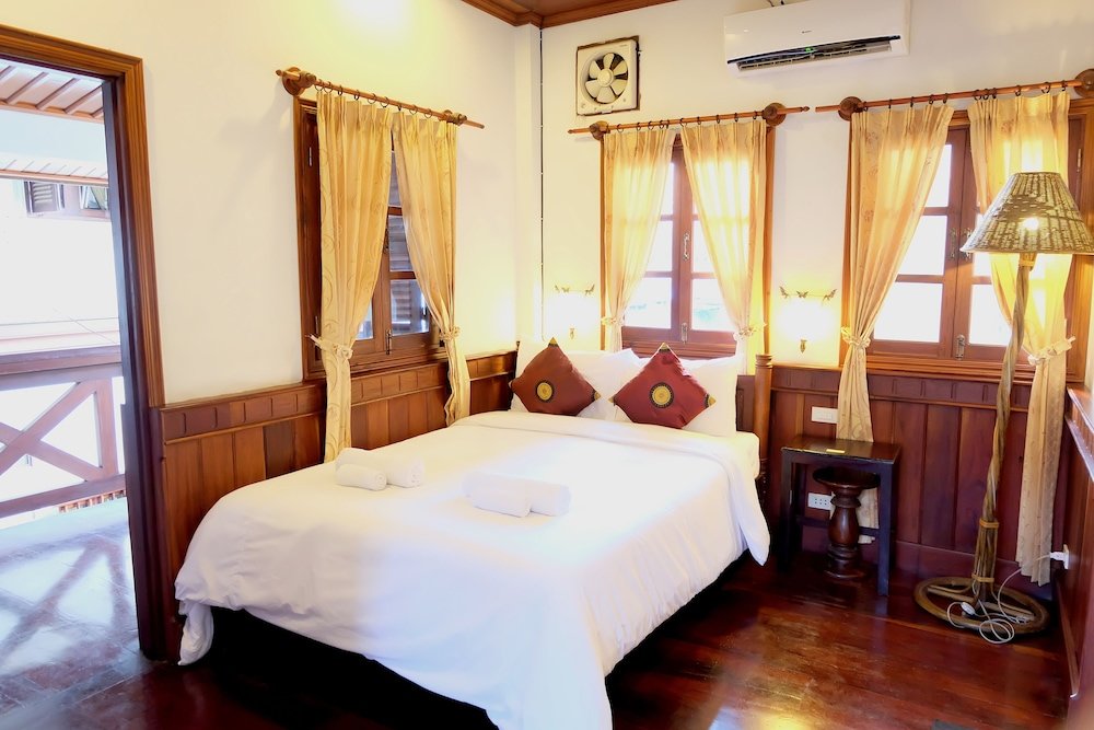 Standard Double room with balcony Phousi guesthouse