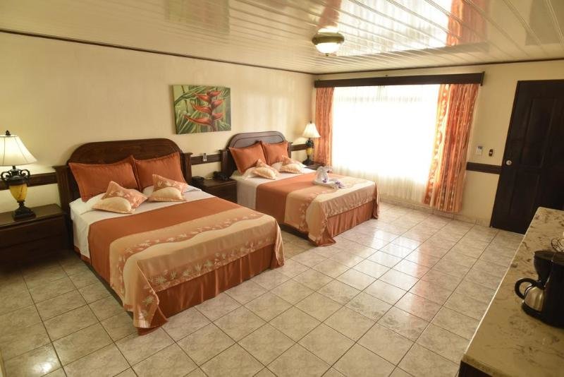 Четырёхместный номер Standard с видом на горы Los Lagos Spa & Thermal Resort Experience
