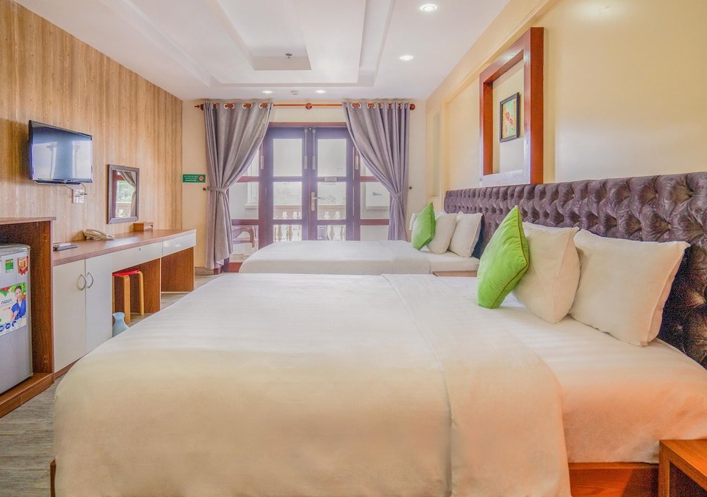 Standard Vierer Familie Zimmer mit Balkon C'Lavie Hotel - Saigon Airport Hotel