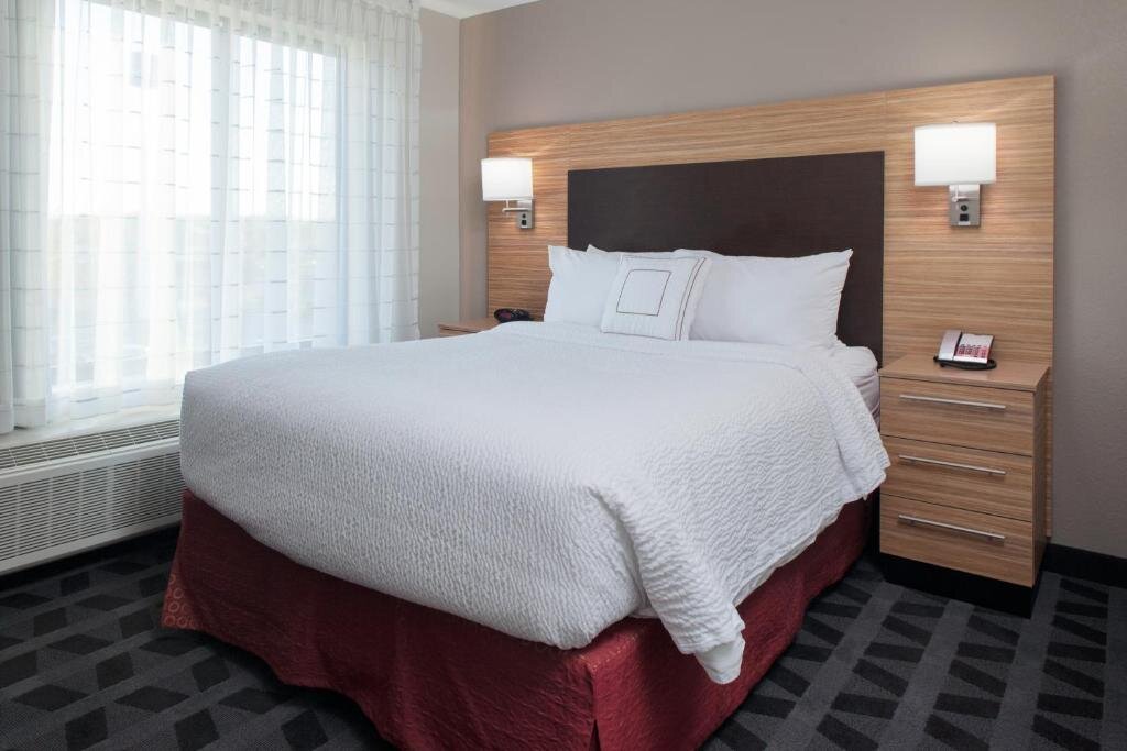 Люкс TownePlace Suites by MarriottDetroit Canton