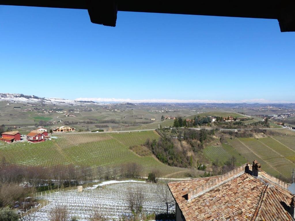 Люкс с красивым видом из окна Le Torri - Castiglione Falletto