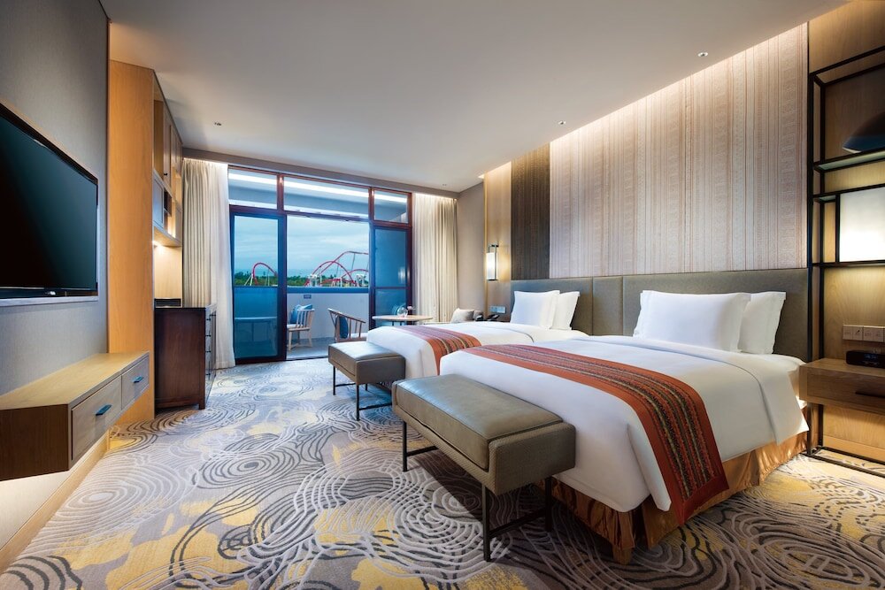 Standard Quadruple room with lake view Crowne Plaza Kunming Ancient Dian Town, an IHG Hotel