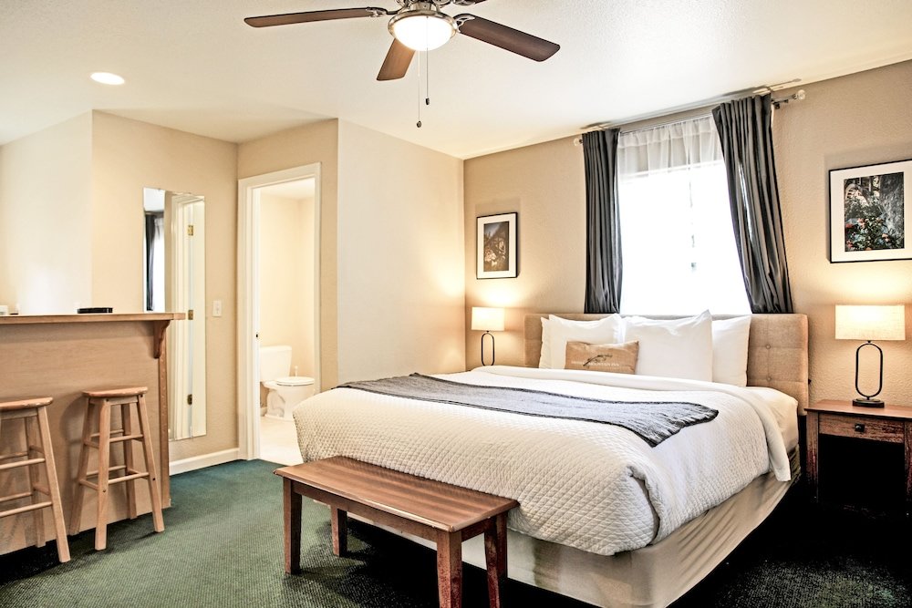 Люкс Premium с 2 комнатами Sierra Mountain Inn