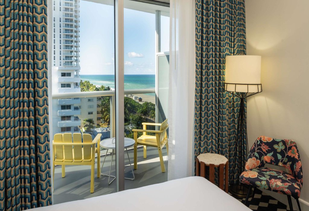 Standard Double room with balcony and with ocean view The Confidante Miami Beach, part of Hyatt