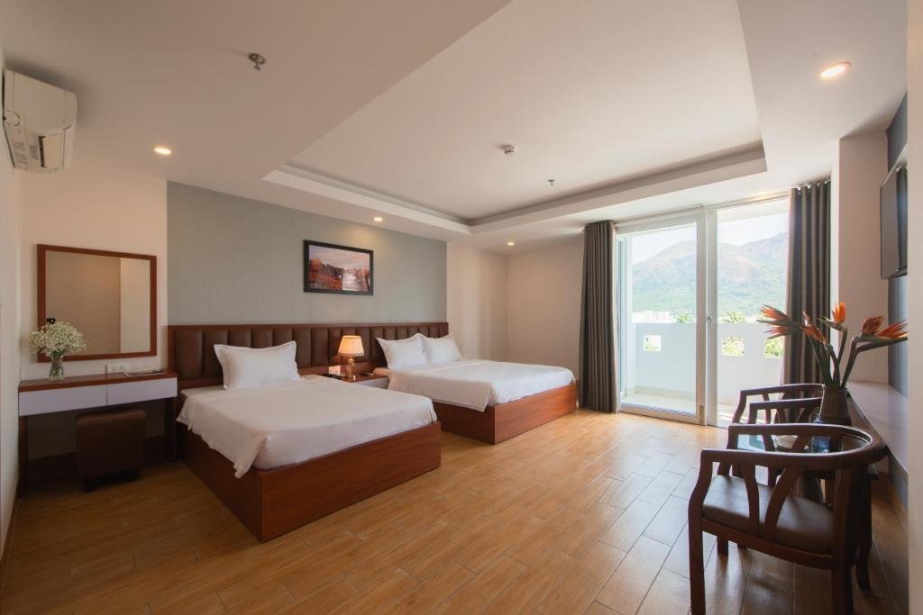 Семейный номер Standard с балконом Canary Nha Trang Hotel