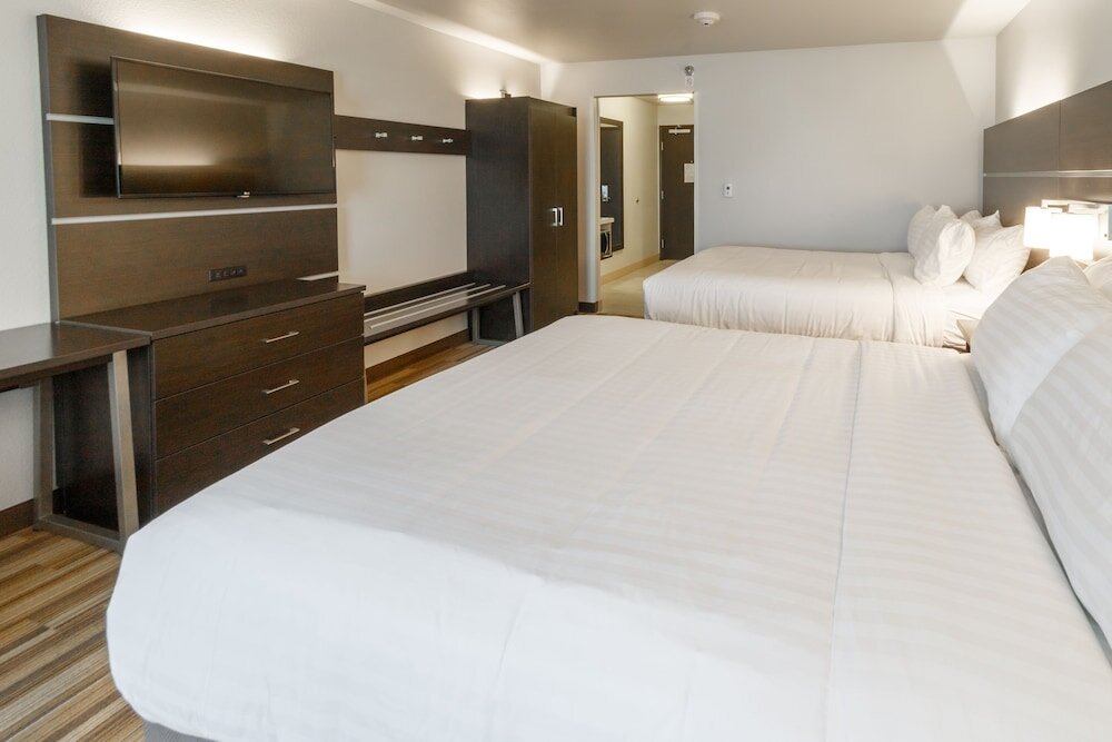 Standard Quadruple room Holiday Inn Express & Suites Lincoln I - 80, an IHG Hotel
