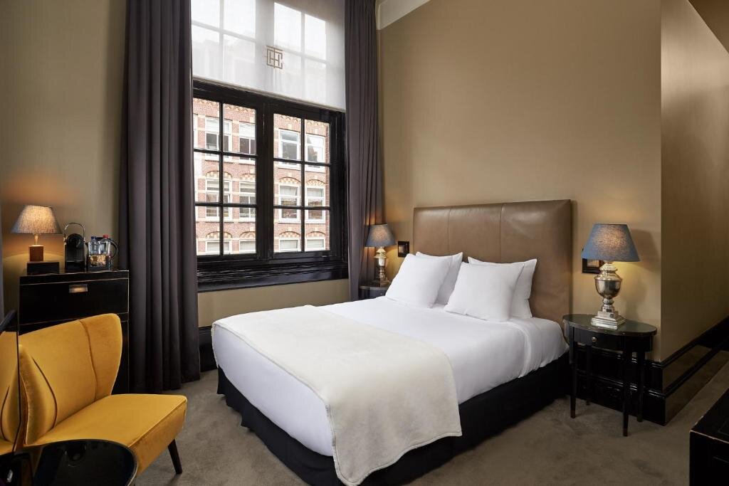 Superior Double room with city view The College Hotel Amsterdam, Autograph Collection