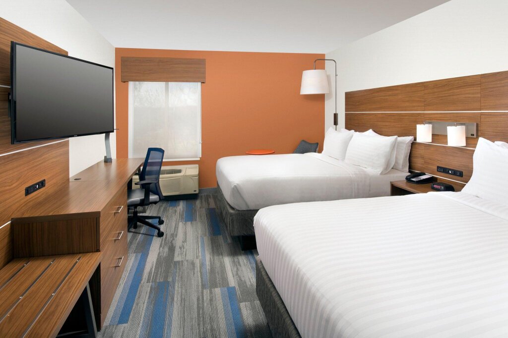 Двухместный номер Standard Holiday Inn Express & Suites College Park - University Area, an IHG Hotel