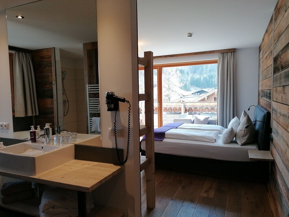 Suite with balcony Almdorf Almlust