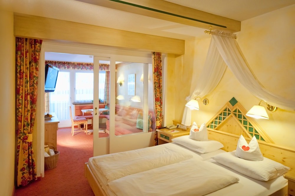 Standard Family room with balcony Alpenbad Hotel Hohenhaus