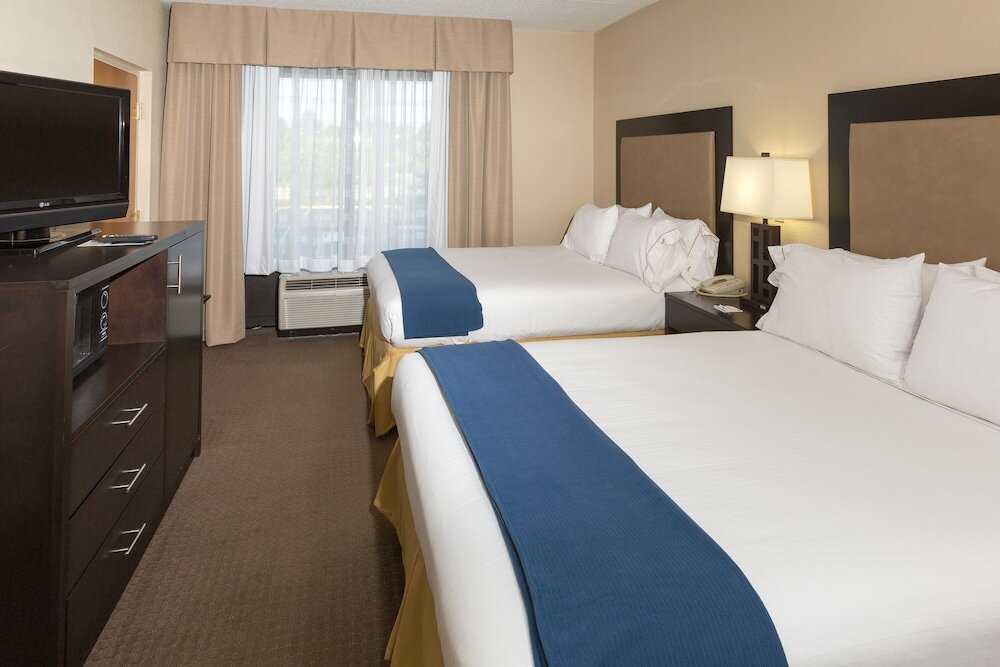 Standard Quadruple room Holiday Inn Express Hotel & Suites Jacksonville Airport, an IHG Hotel