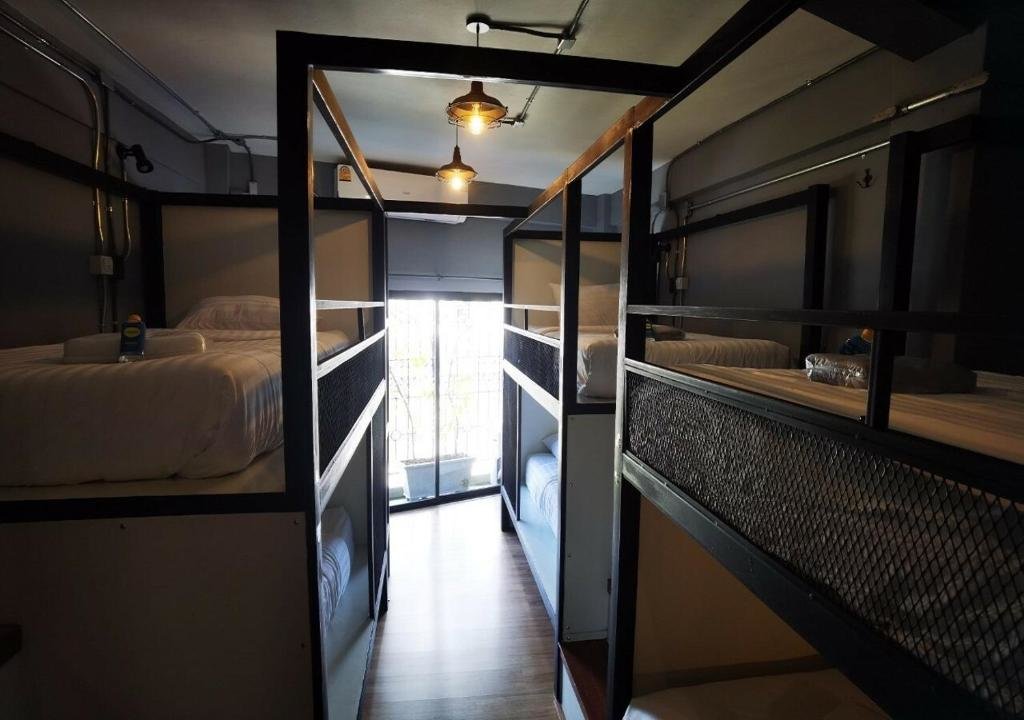 Кровать в общем номере Chernchan Hostel