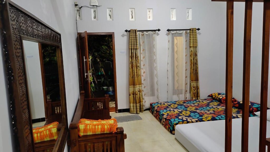 Кровать в общем номере (женский номер) Omah Kemiri 5 Yogyakarta