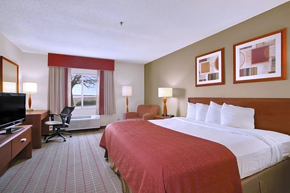 Люкс Deluxe Baymont Inn & Suites Evansville North/Haubstadt