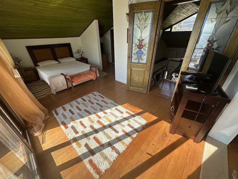 Двухместный номер Deluxe с балконом и с видом на море Villa Polikne Otel & Restoran