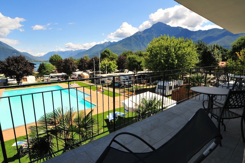 Camera doppia Standard con balcone e con vista sul lago Hotel Resort Le Vele