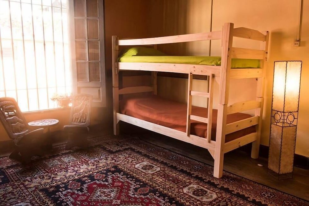 Кровать в общем номере Ejidonia Hostel Montevideo