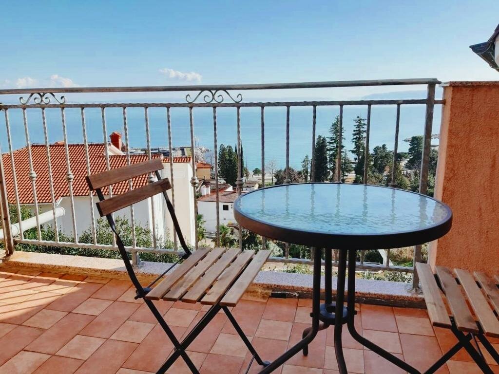 Estudio con balcón y con vista al mar Villa Mihaela