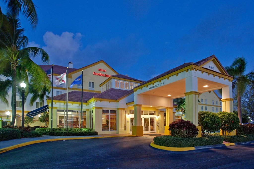 Четырёхместный номер Standard Hilton Garden Inn Boca Raton