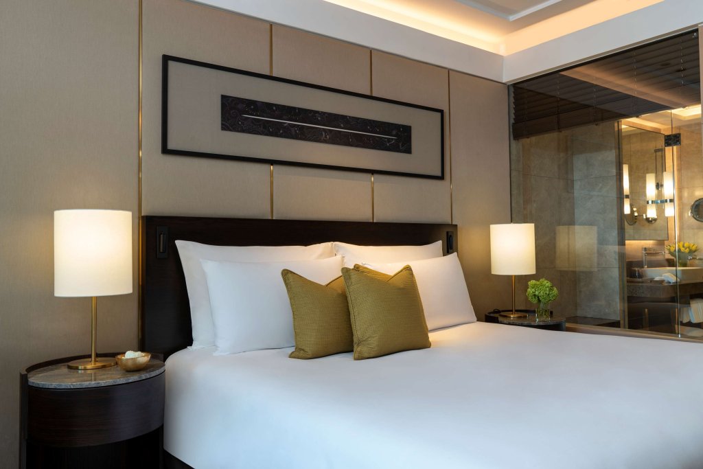Deluxe Double room with balcony Siam Kempinski Hotel Bangkok - SHA Extra Plus Certified