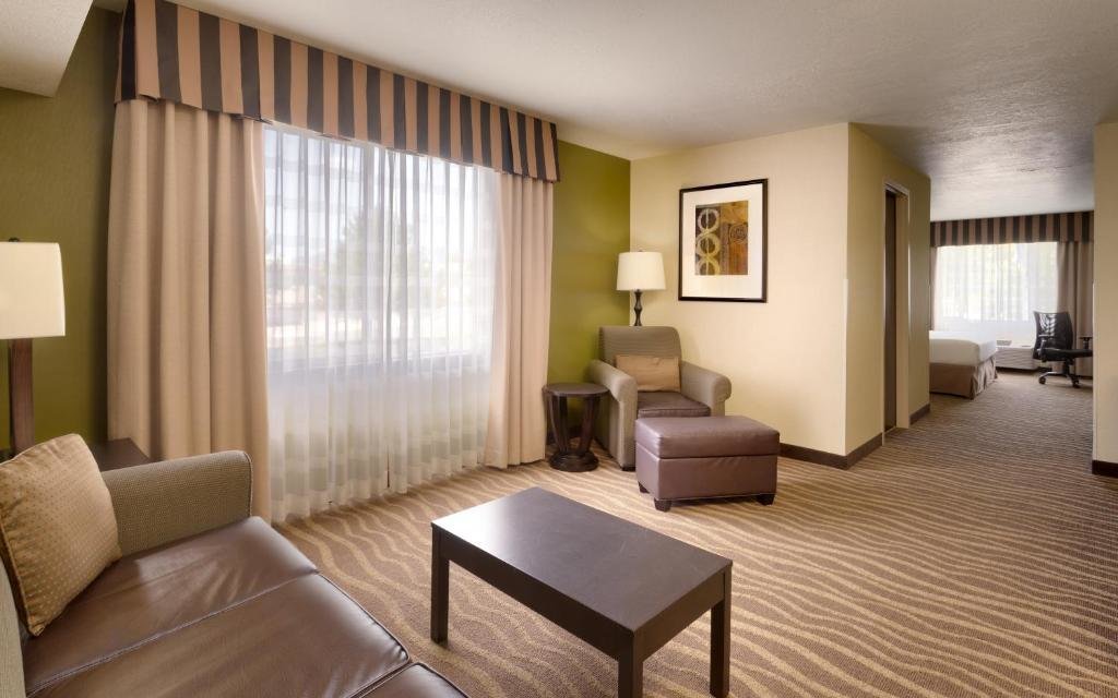 Четырёхместный люкс Holiday Inn Express & Suites American Fork - North Provo, an IHG Hotel