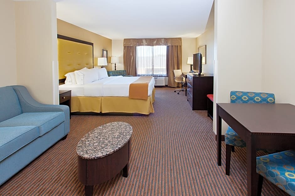 Люкс Holiday Inn Express Hotel & Suites Cordele North, an IHG Hotel