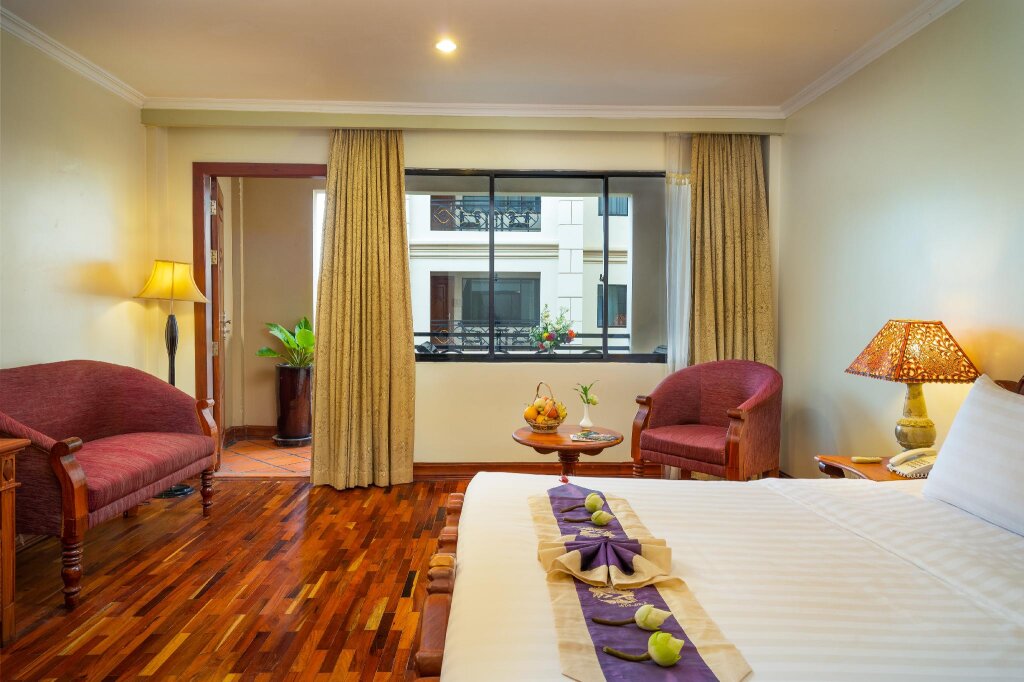 Двухместный номер Deluxe Dragon Royal Angkor Hotel