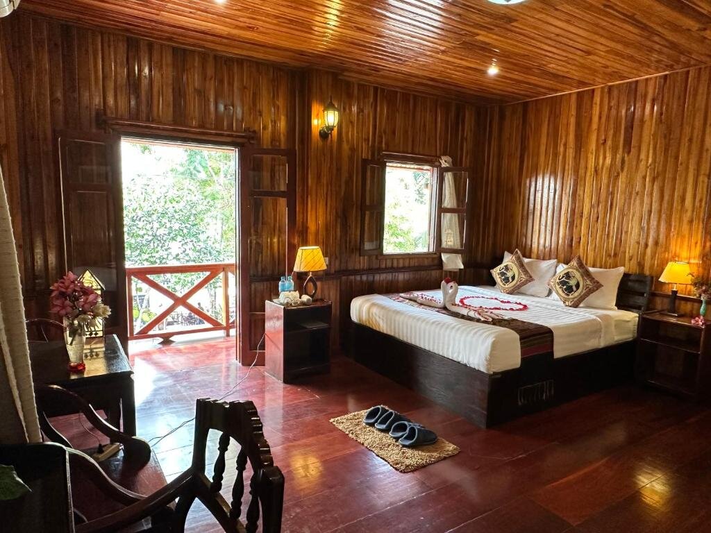 Deluxe Doppel Zimmer mit Balkon Villa Alounsavath Mekong Riverside