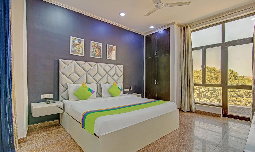 Premium room Itsy By Treebo - City Centre Noida