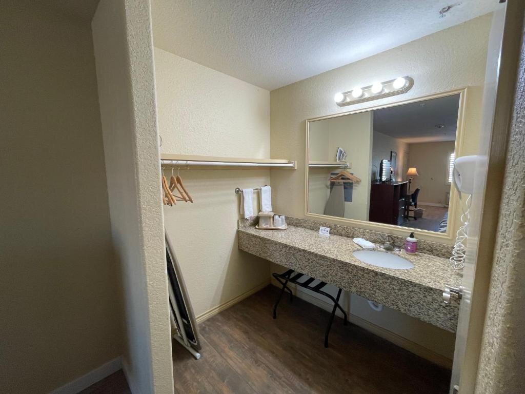 Standard Double room Kenedy Inn and Suites