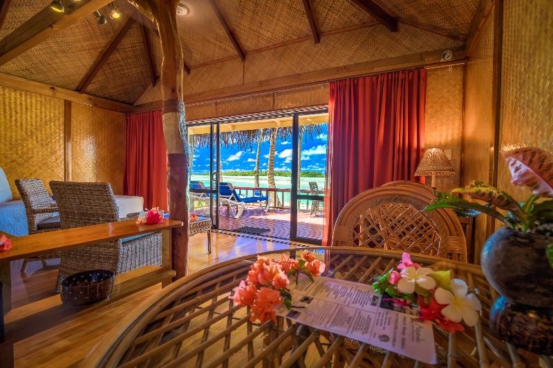 Бунгало Deluxe с балконом и beachfront Aitutaki Lagoon Private Island Resort