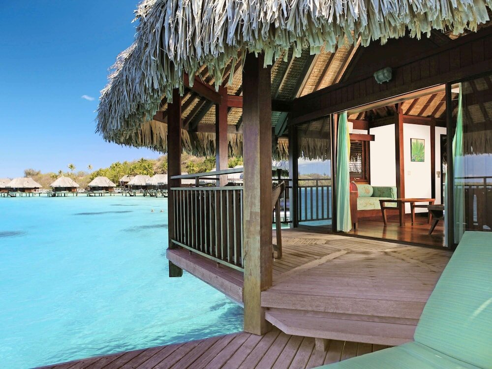 Двухместное бунгало Luxury с балконом Sofitel Bora Bora Private Island