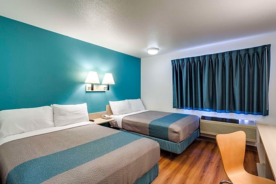 Deluxe room Motel 6-Spokane, WA - West