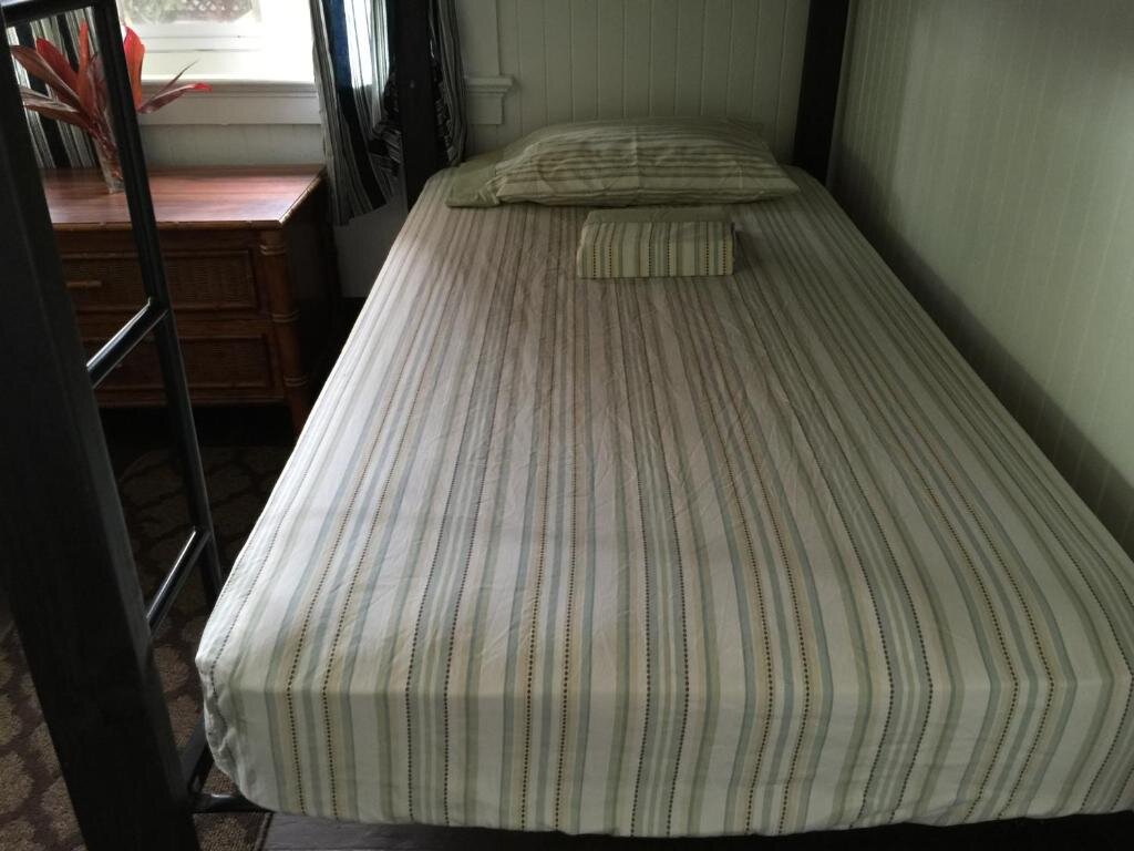 Кровать в общем номере Hakuna Matata