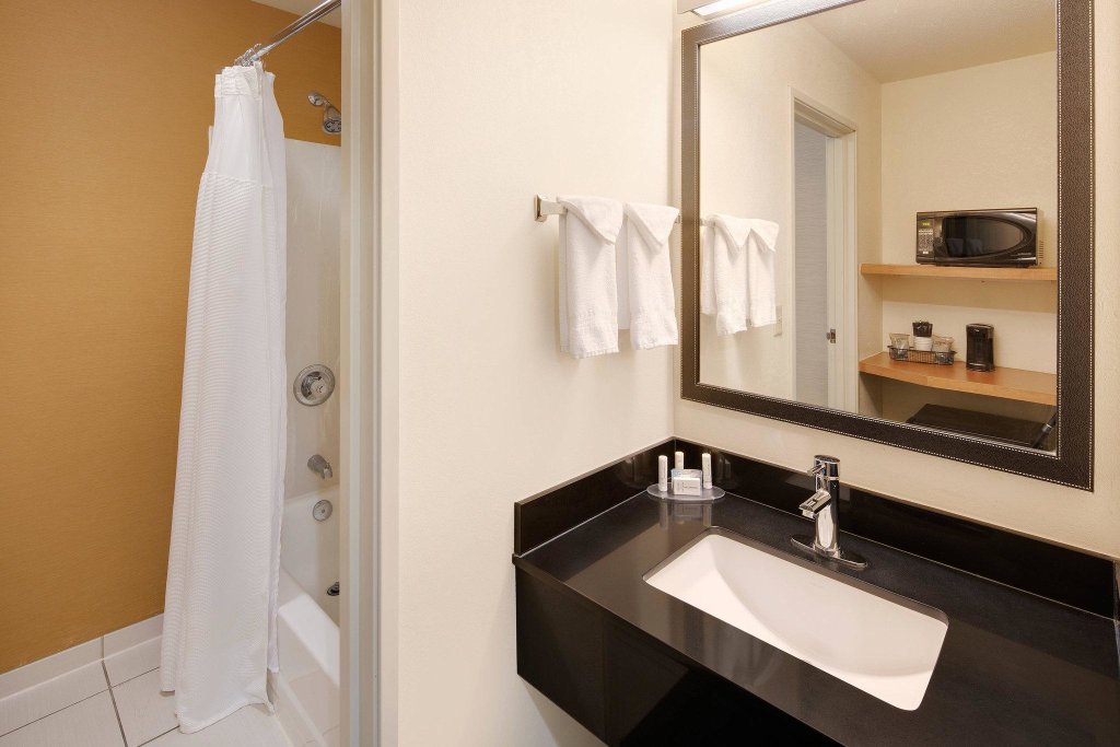 Двухместный номер Standard Fairfield Inn and Suites by Marriott Indianapolis Airport