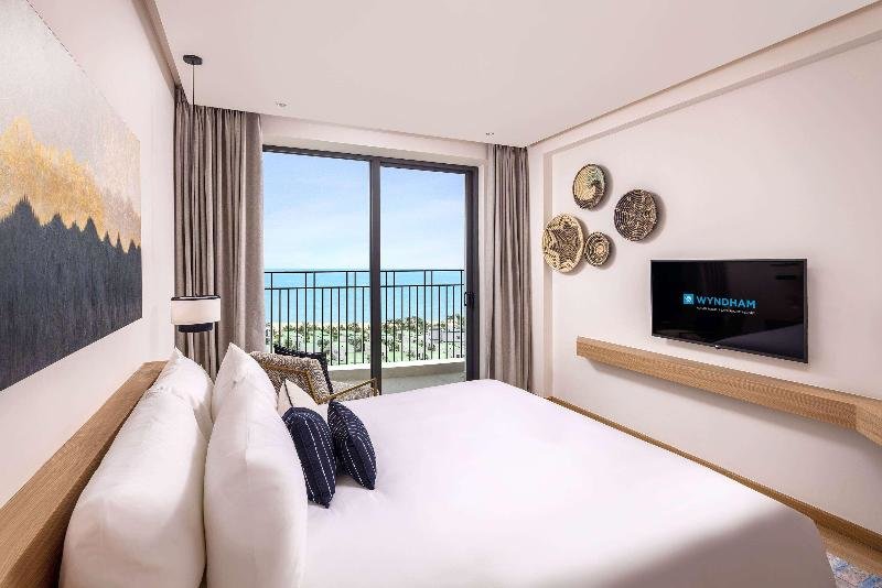 Номер Standard Wyndham Hoi An Royal Beachfront Resort & Villas