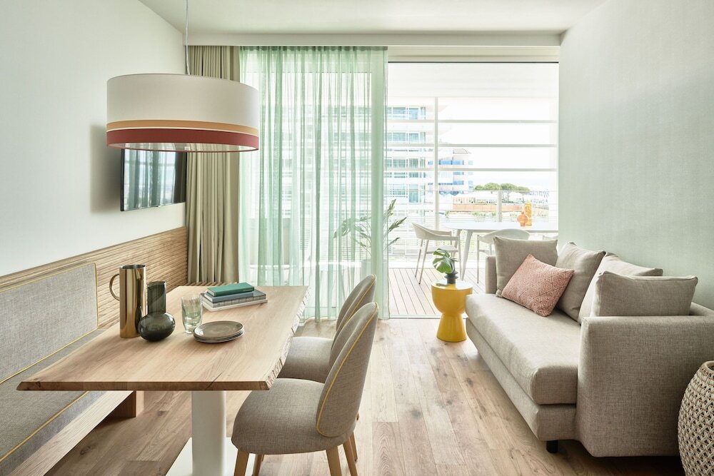 Deluxe Apartment 2 Schlafzimmer mit Balkon und mit eingeschränktem Meerblick Falkensteiner Residences Jesolo