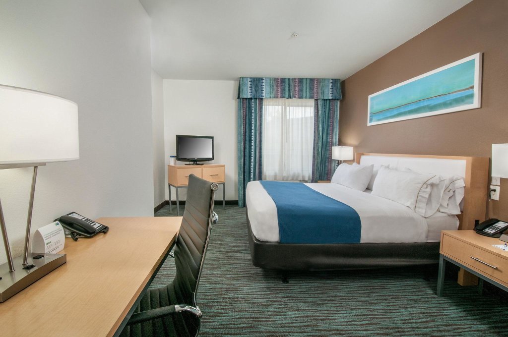 Standard room Holiday Inn Express Hotel & Suites San Antonio
